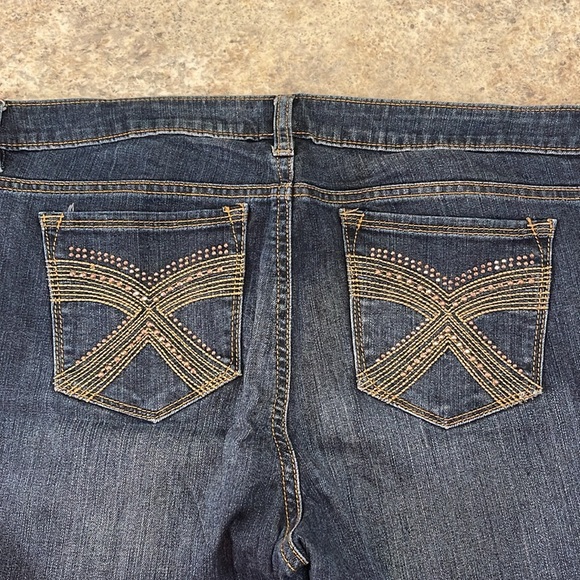 Apt 9 crop jeans - Picture 3 of 3